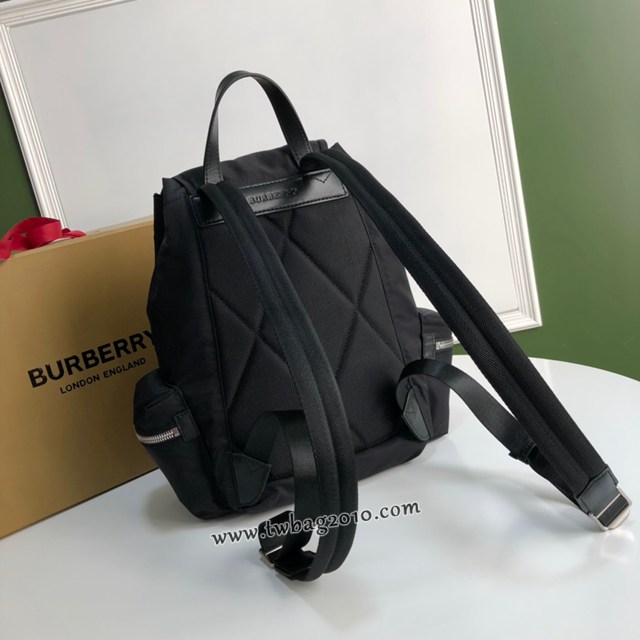 Burberry專門店新款中號牛皮雙肩包邊飾軍旅背包 巴寶莉尼龍布軍風包 yxb1248